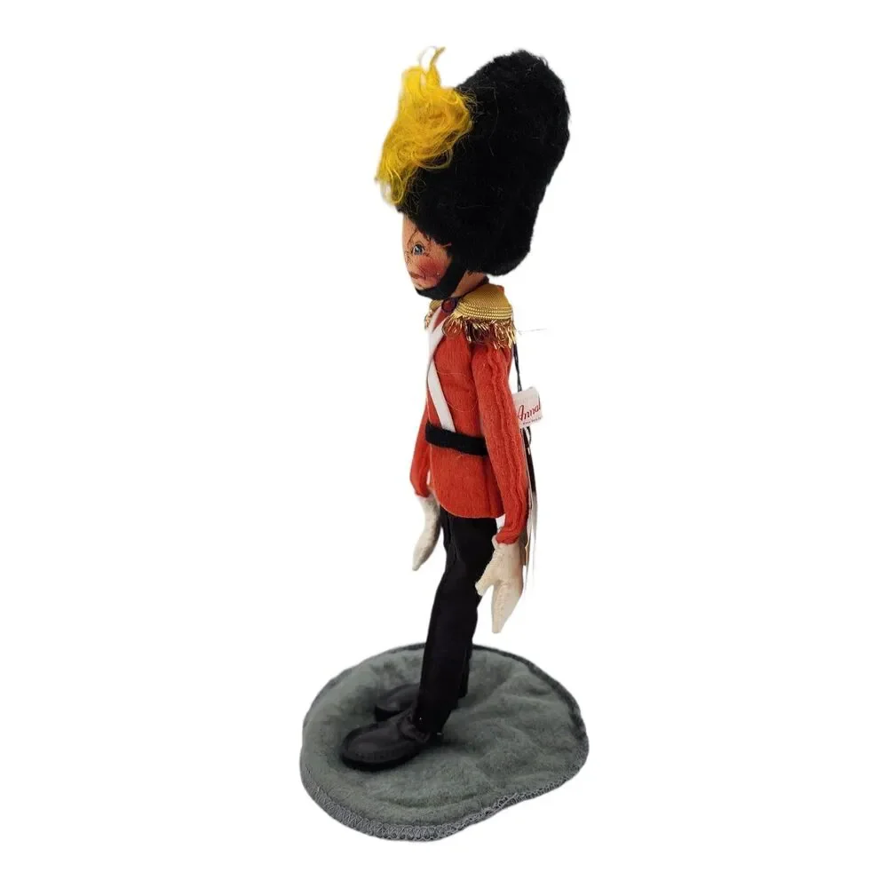 Vintage 1989 Annalee British Queen's Guard 11